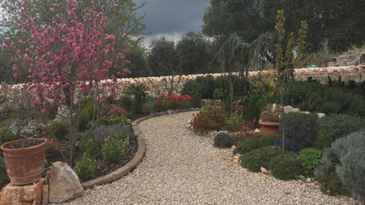 16 Trulli E Giardini Apartment อัลเบโรเบลโล ภายนอก รูปภาพ