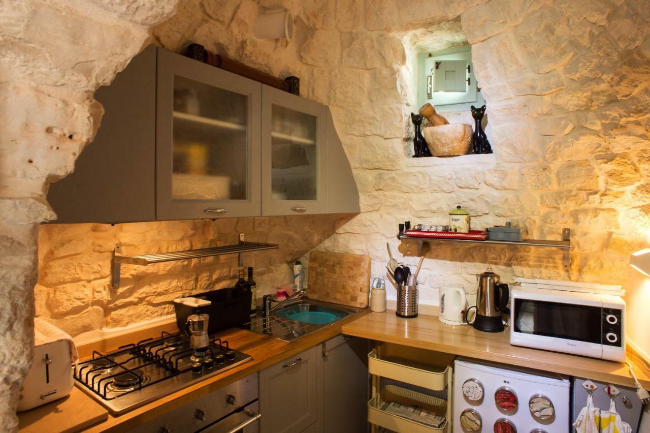 16 Trulli E Giardini Apartment อัลเบโรเบลโล ภายนอก รูปภาพ