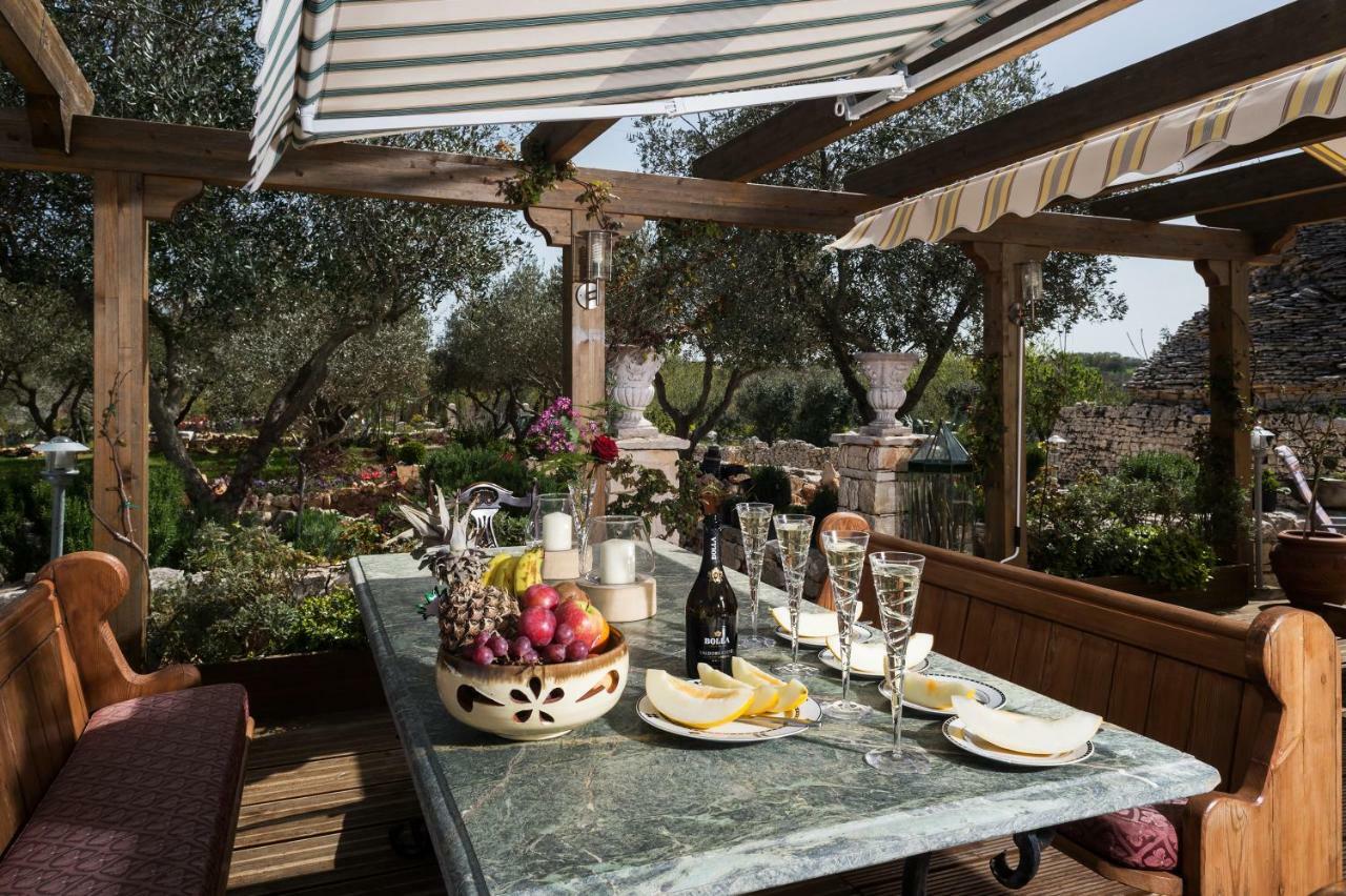 16 Trulli E Giardini Apartment อัลเบโรเบลโล ภายนอก รูปภาพ