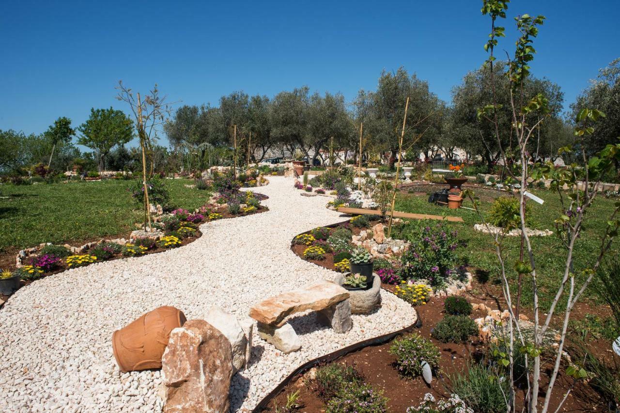 16 Trulli E Giardini Apartment อัลเบโรเบลโล ภายนอก รูปภาพ
