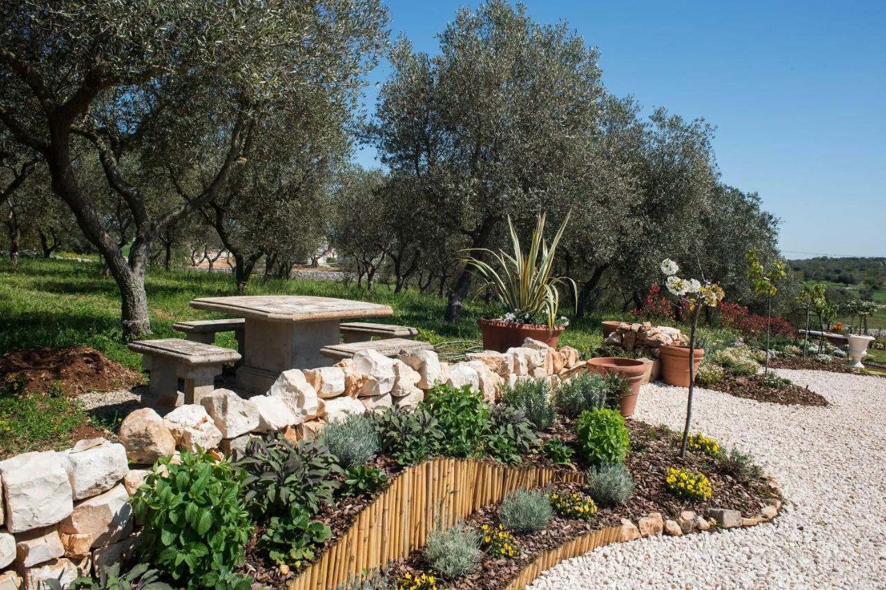 16 Trulli E Giardini Apartment อัลเบโรเบลโล ภายนอก รูปภาพ